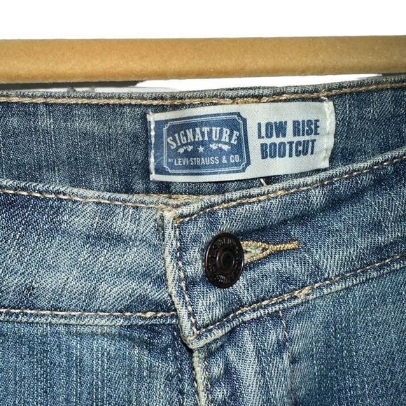 Signature Levi Strauss low rise bootcut Womens jeans, NWT, size 14 misses - Picture 3 of 9